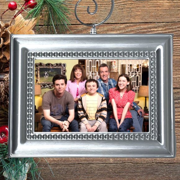 The Middle TV‎ Show Series Memorabilia Christmas Tree Ornament - Picture 1 of 3